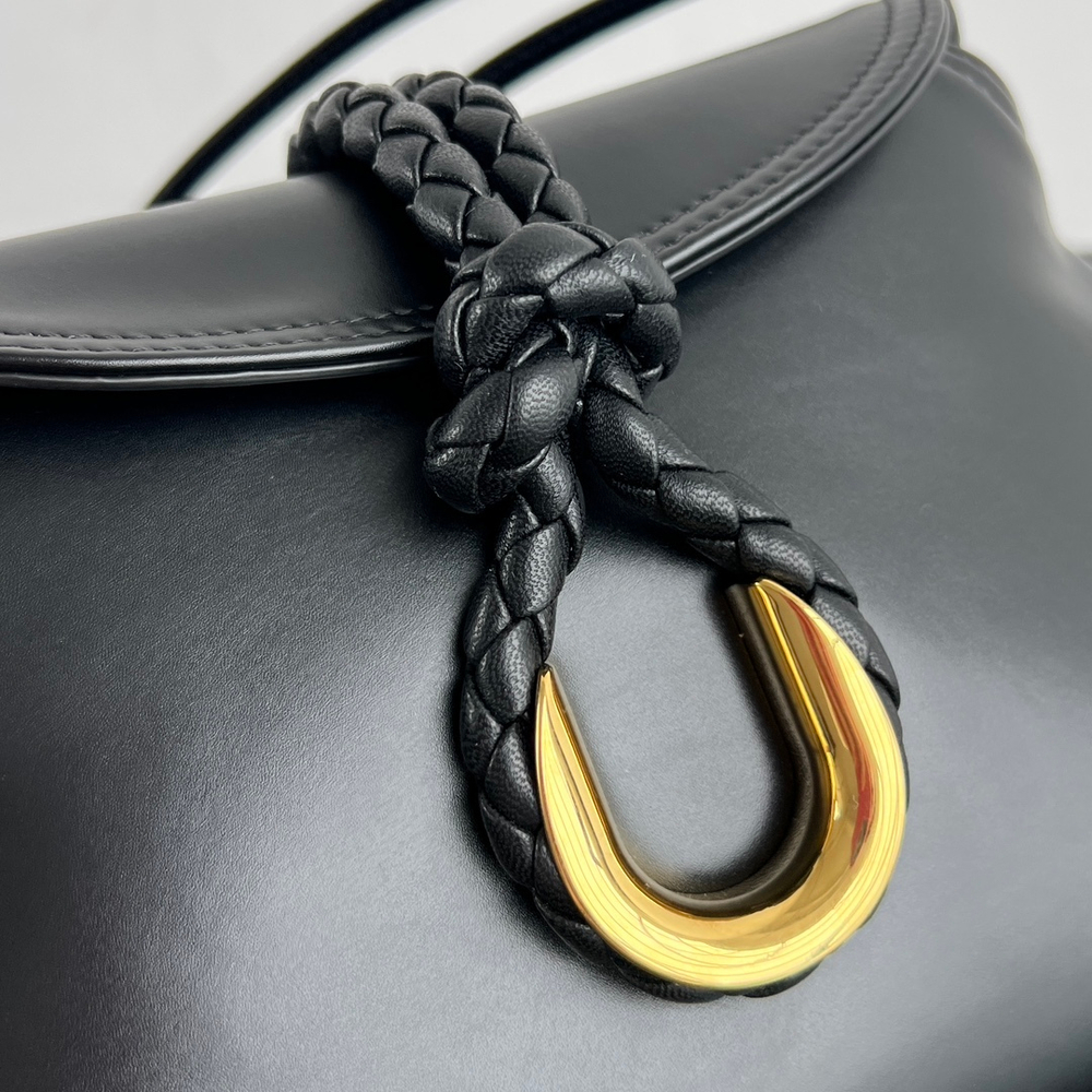 Bottega Veneta Baby Liberta 24 cm