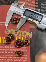 Пуговицы бронзовые неровной формы с розовым (красным) камнем