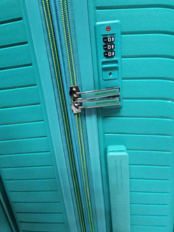 Чемодан Средний (М) полипропилен "Mironpan" съёмные колёса