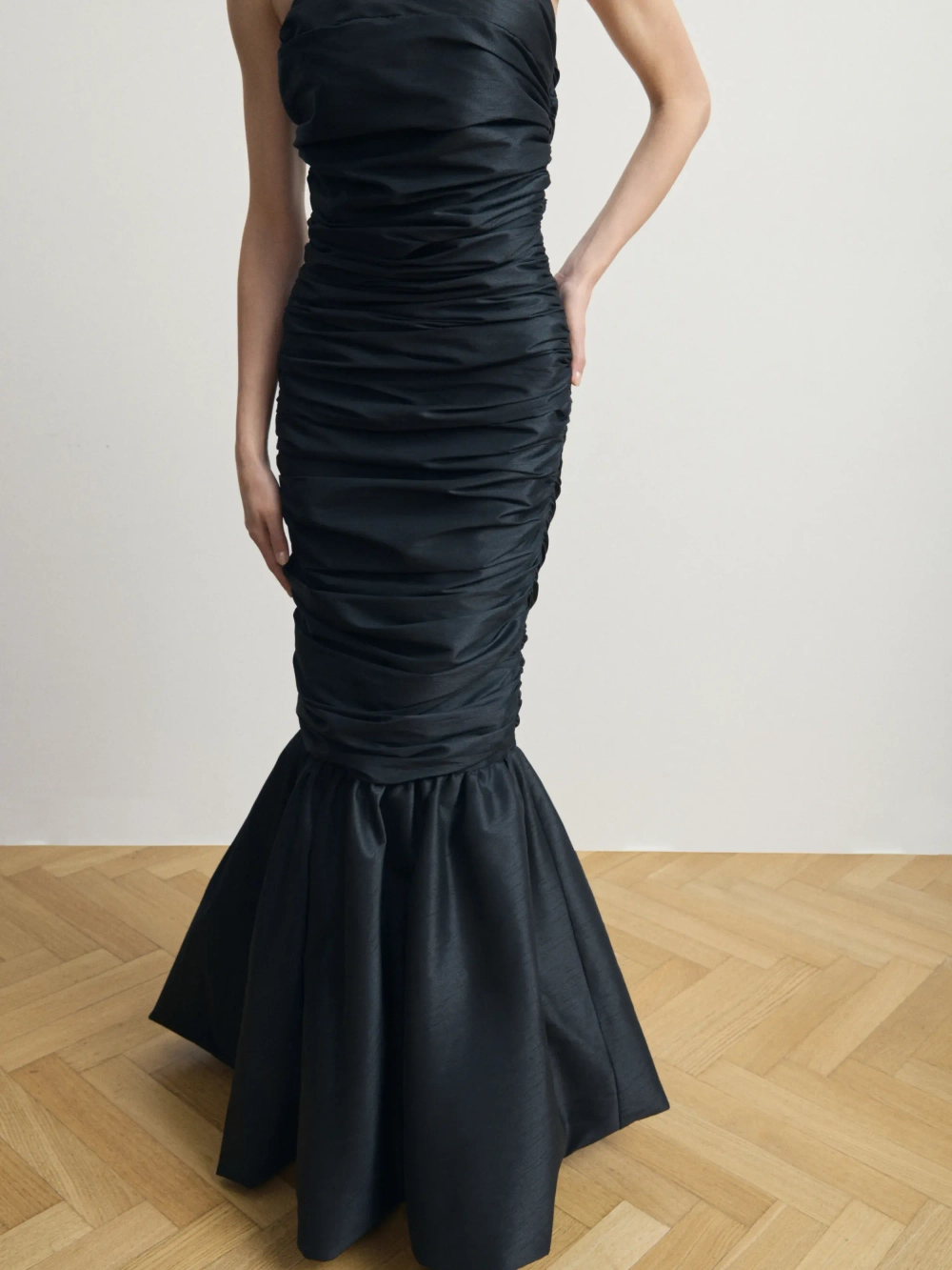Черное платье-макси из тафты с драпировкой "Minuit"