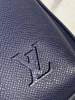 Сумка-слинг Louis Vuitton