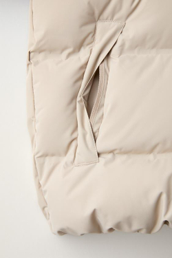 ZARA ПУХОВИК WATER REPELLENT С НАШИВКОЙ, КАМЕННО-СЕРЫЙ