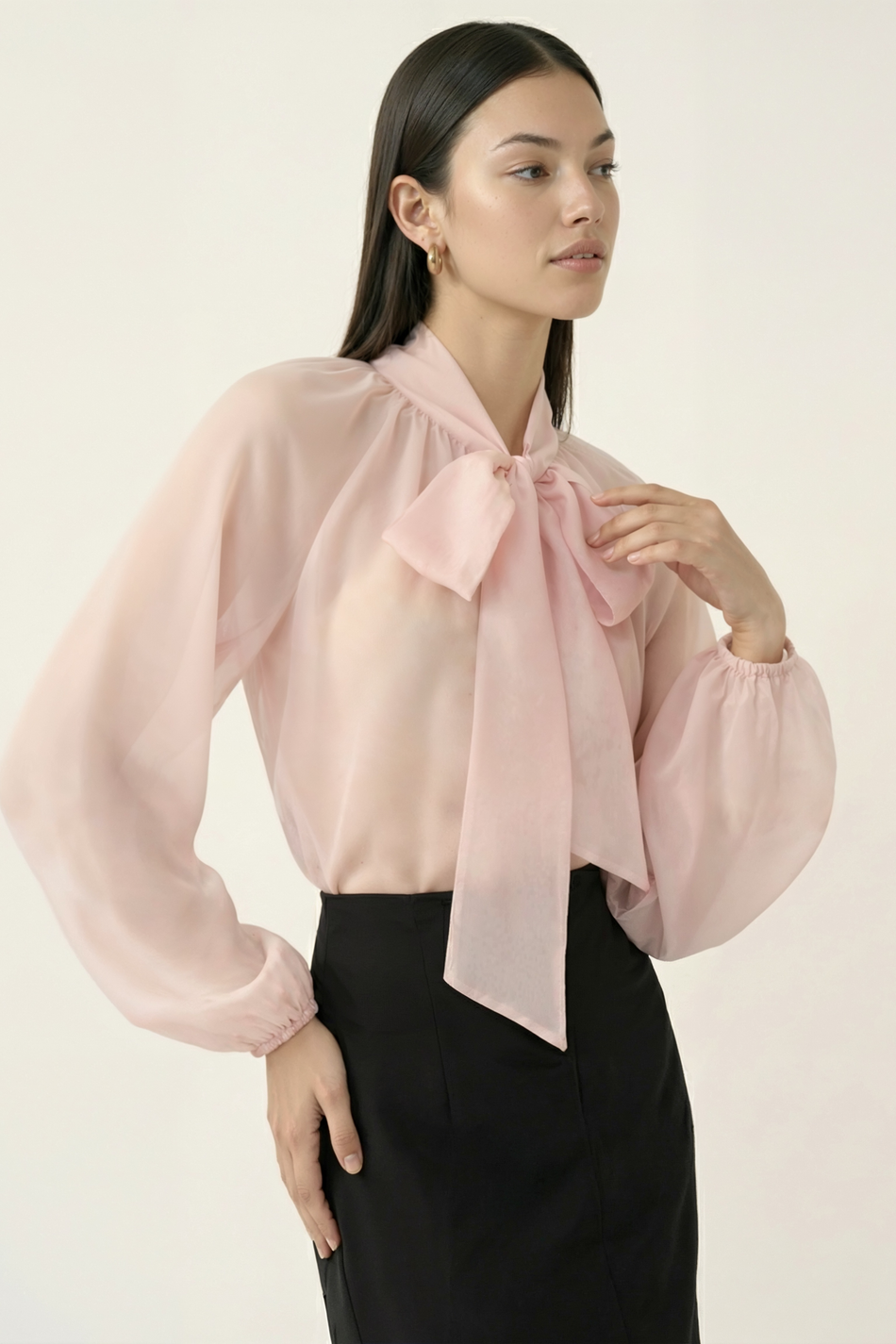 Блуза из шифона с бантом