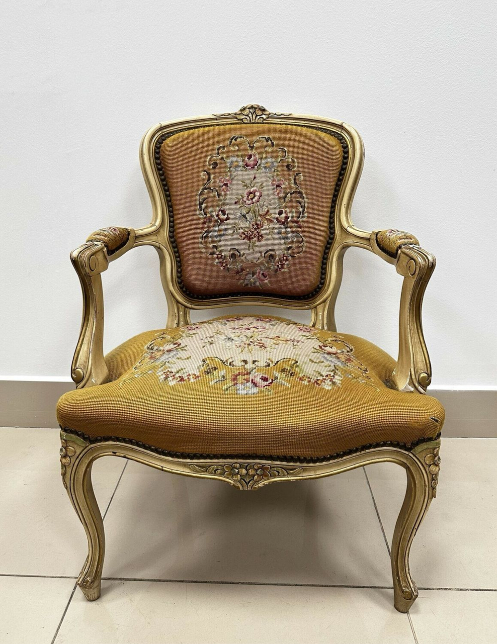 Кресло в стиле Людовика XV