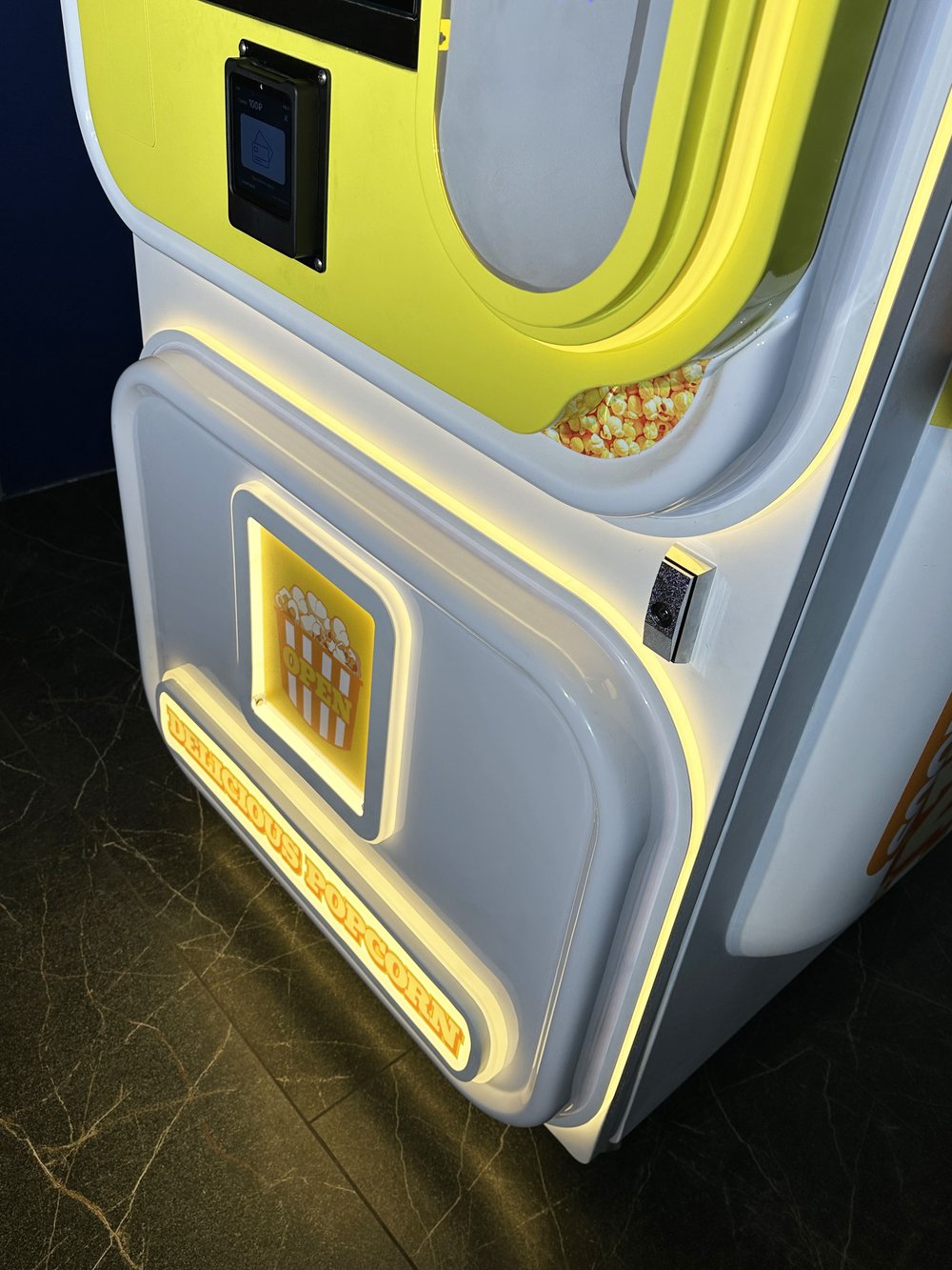 Вендинговый автомат по приготовлению попкорна «Delicious moments»