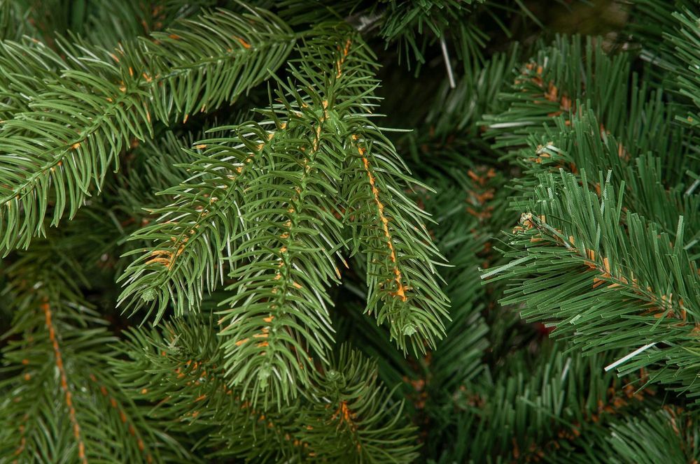 Ель с встроенной гирляндой «Парижанка» (Литая+пвх) 150 см / 1,5 м