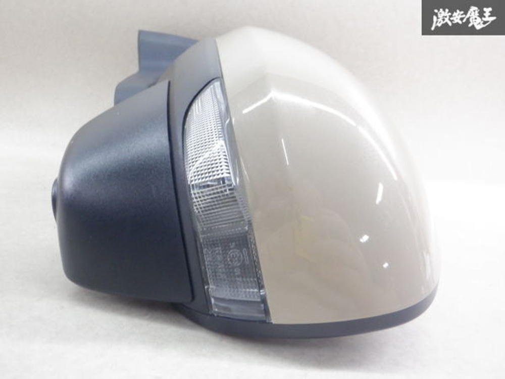 зеркало левое Toyota Raize A200A A210A