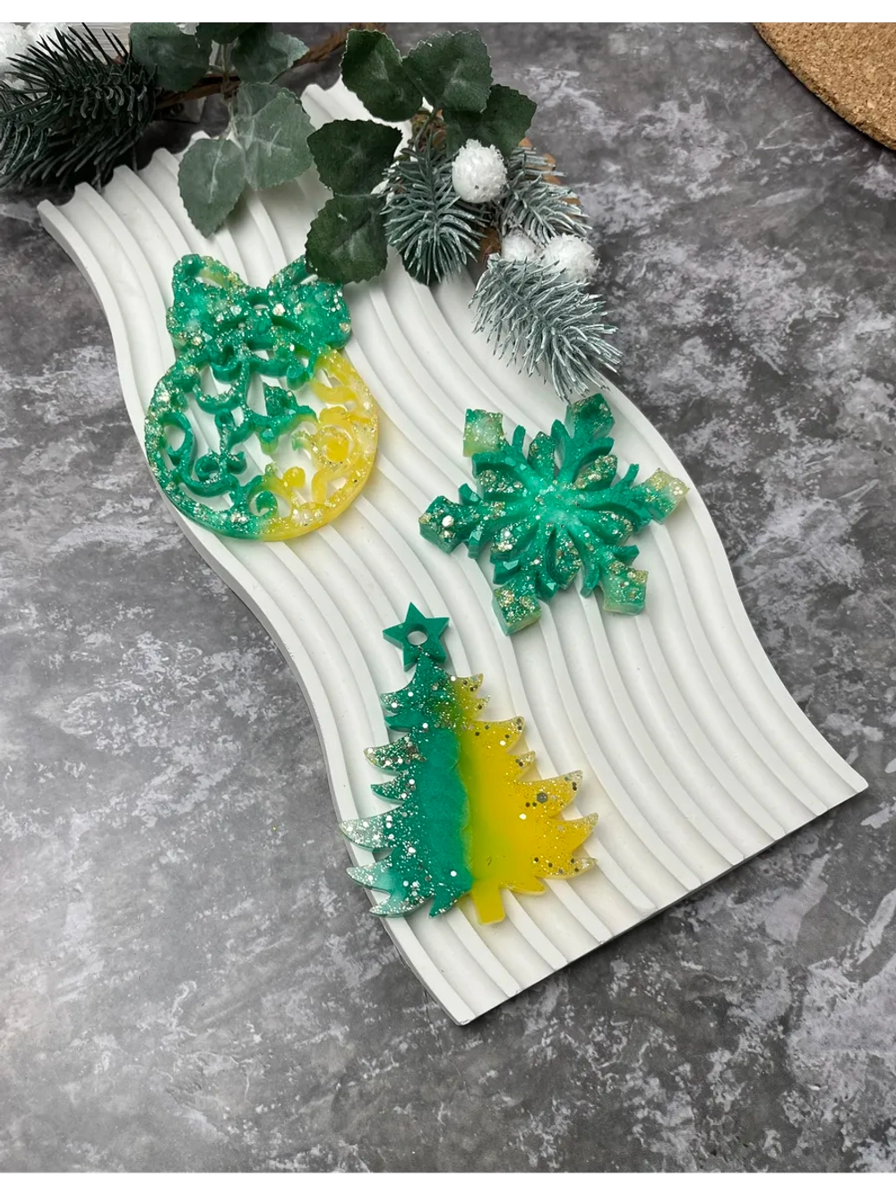 Набор новогодних елочных игрушек шар, елка, снежинка