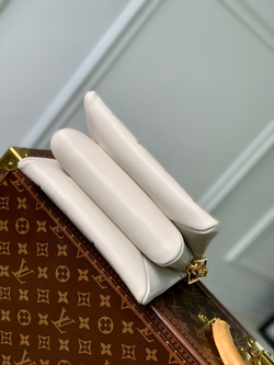 Louis Vuitton Coussin BB