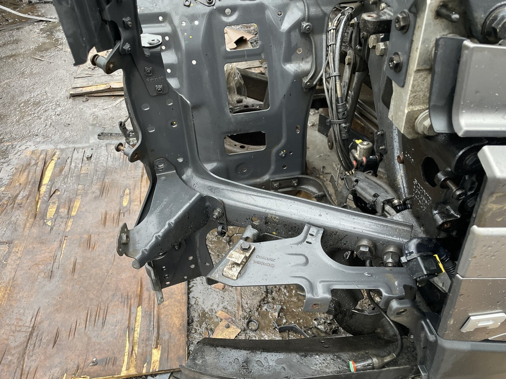 Кронштейн подножки правой 2020г.