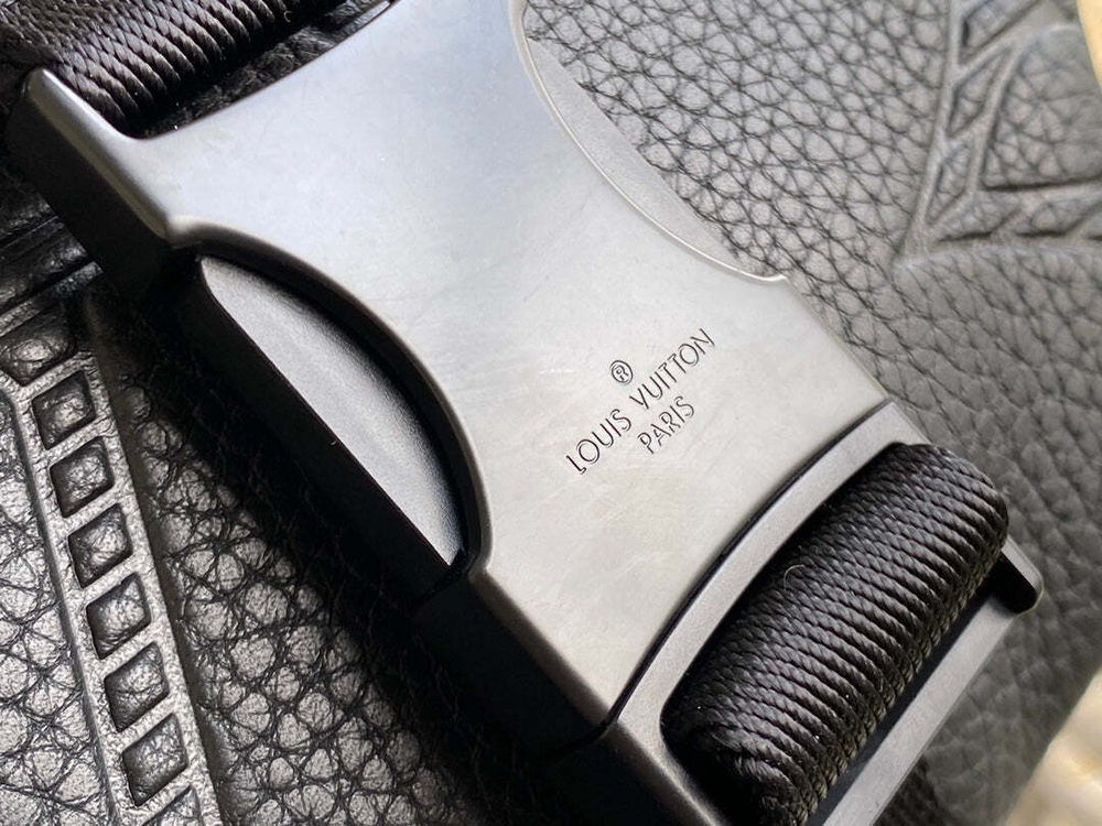 Louis Vuitton Discovery Bumbag