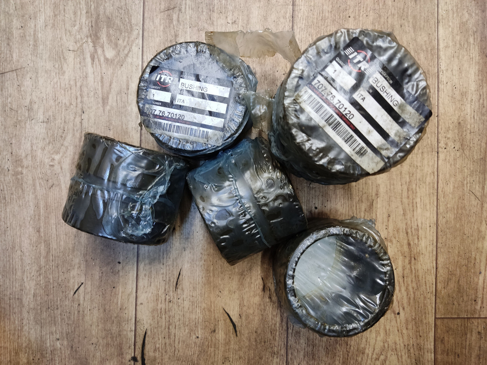 Втулка 707-76-70120