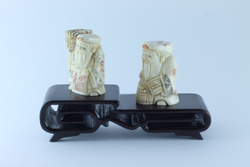 Сет нэцкэ 2 бога на подставке