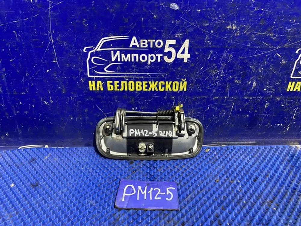 Ручка двери багажника NISSAN LIBERTY 1999