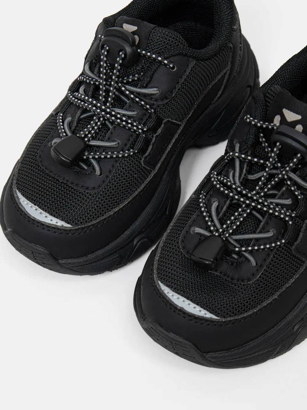 Кроссовки "Уголь" с двойной шнуровкой