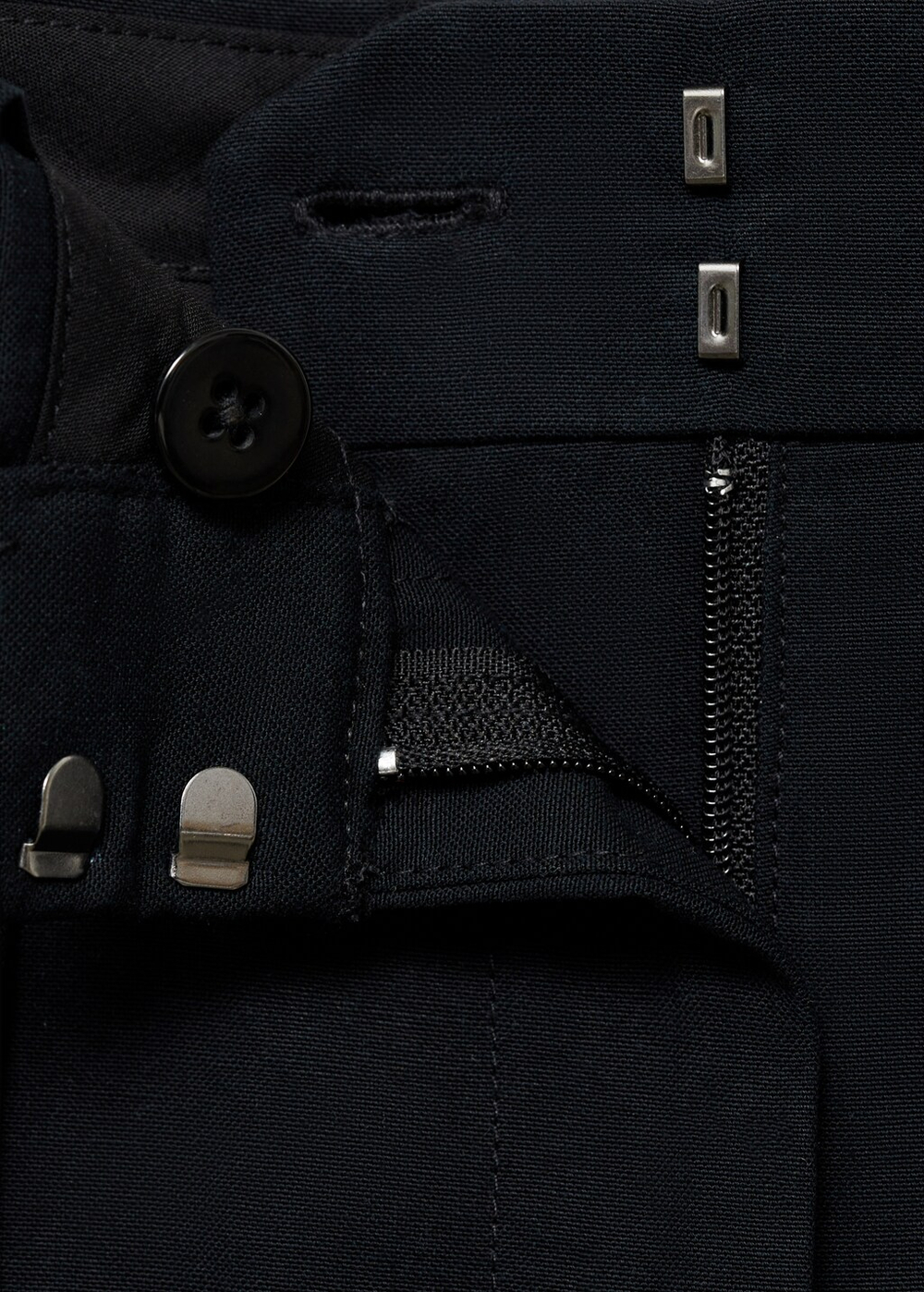 Костюмные шорты с защипами