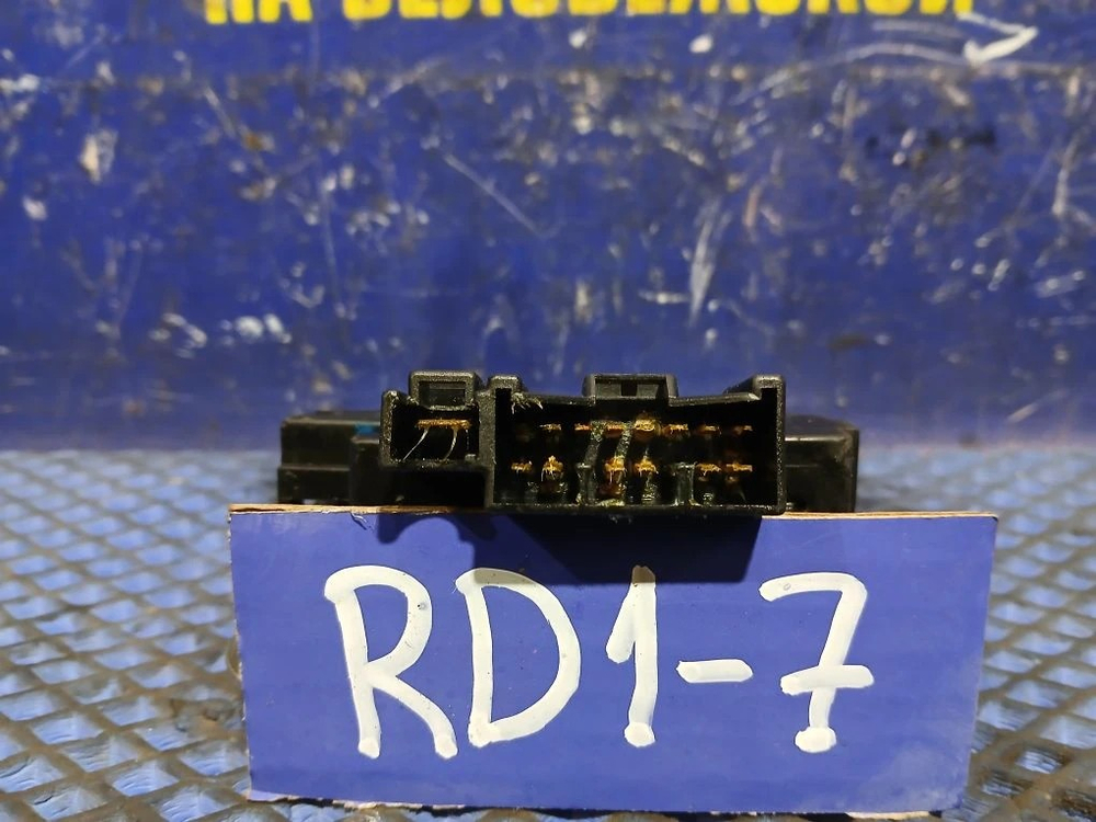 Блок управления стеклоподъемниками Honda CR-V 1996