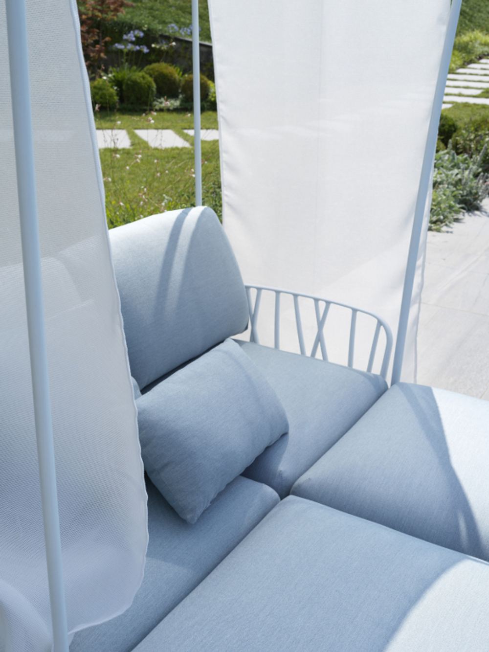 Пуф пластиковый с подушкой Nardi Komodo Pouf, белый, лед