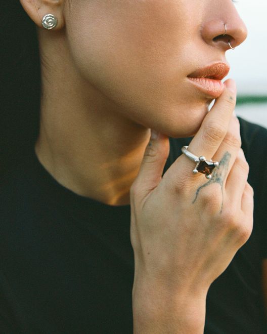 Кольцо Четвертый элемент с коричневым фианитом / БЛАГОРОДНЫЙ/CĒLS