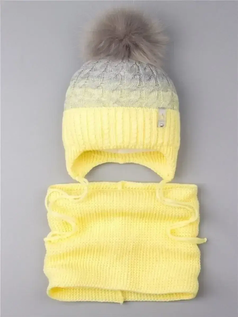 Шапка зимняя вязаная с помпоном и снуд для девочки