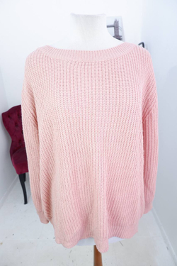 Свитер Shein объемный и с оригинальной спинкой, визуально на 52/54 размер