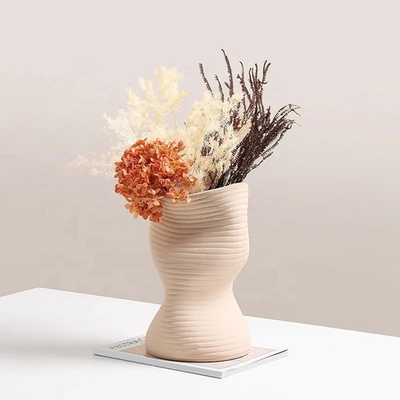 Ваза Vertical curved bottle 2