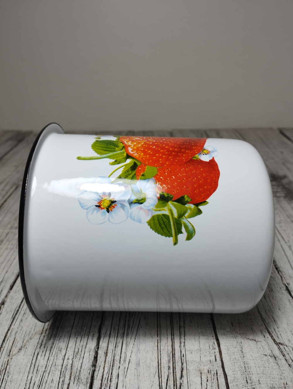 Кружка 1,0л с рисунком Клубника садовая белая (12шт) 1с3с