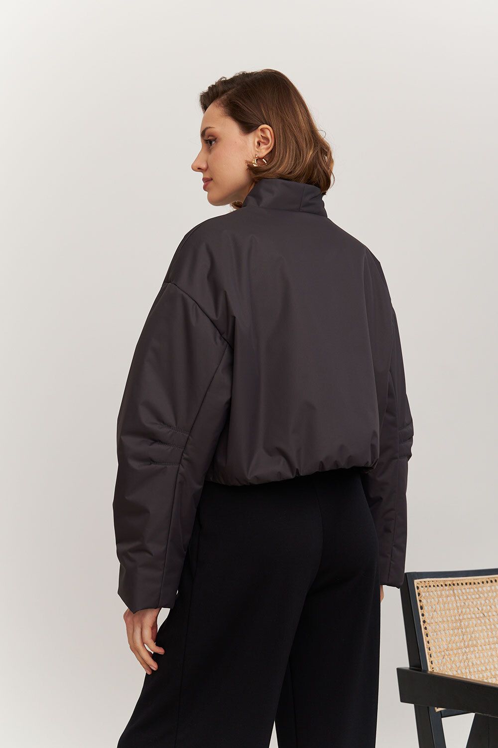 Куртка с объемными рукавами цвета графит