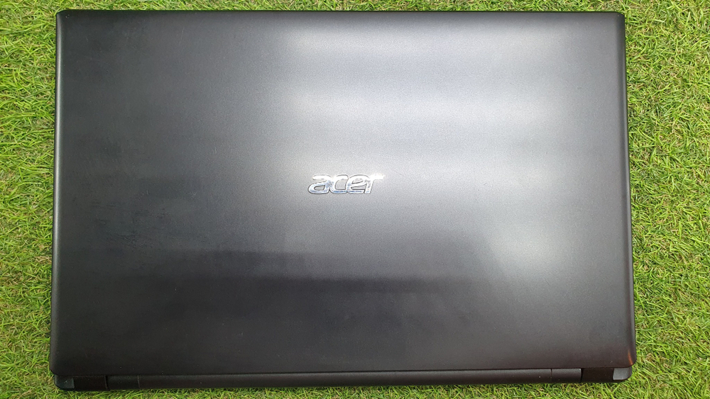 Ноутбук Acer i3/4 Gb/ GT 620M 1 ГБ