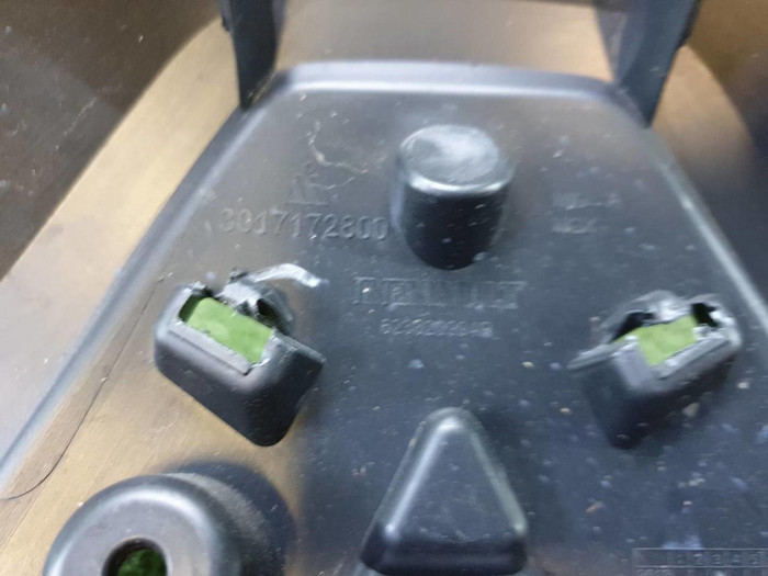 Накладка решетки радиатора Renault Arkana (2019-н.в.)