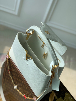 Louis Vuitton Capucines MM
