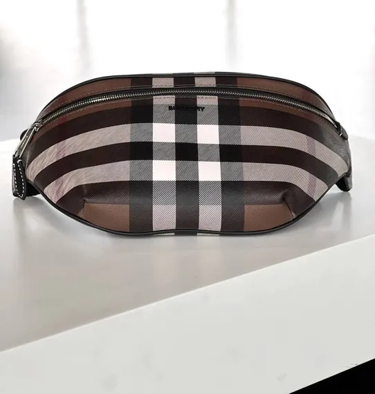 Поясная сумка Burberry Cason с отделкой из гладкой кожи