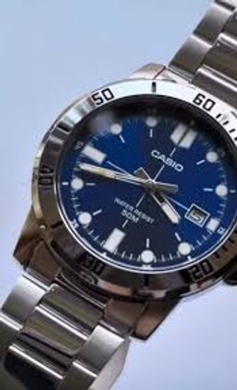 Casio MTP-VD01D-2E close up