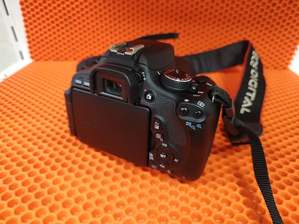 Зеркальный фотоаппарат canon ds126311