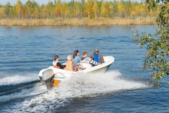 Алюминиевая лодка Алюмакс-435К с консолью