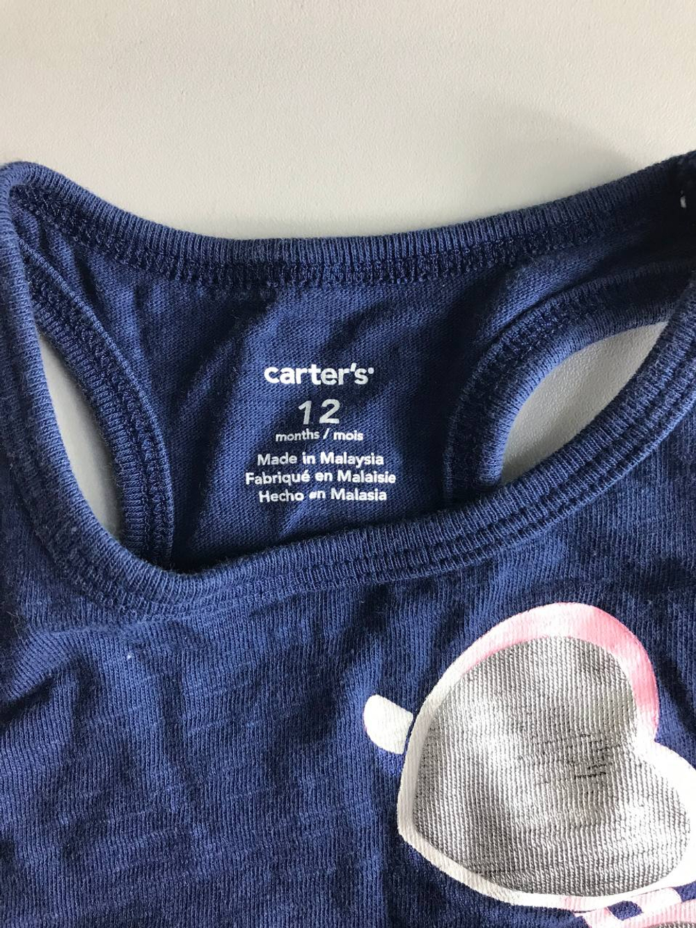 Майка со стильным принтом, визуально на 1 год