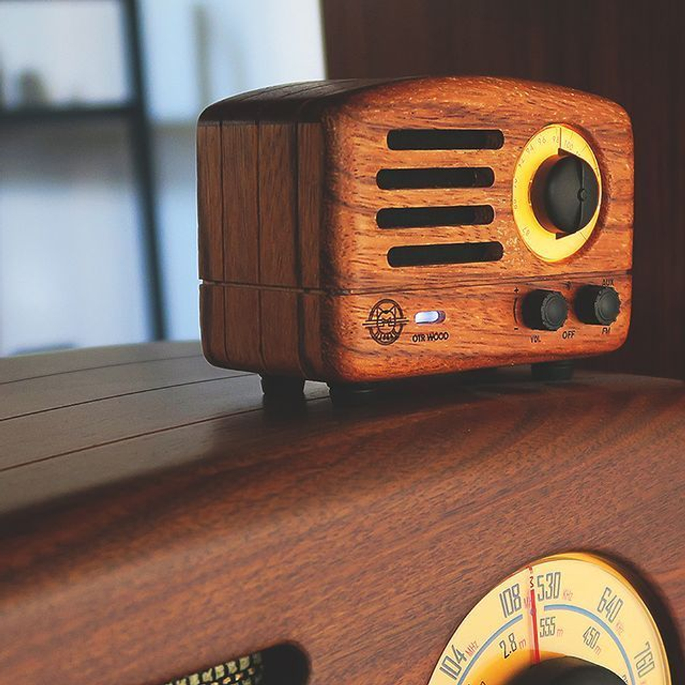 Беспроводная колонка Muzen Sticker красная