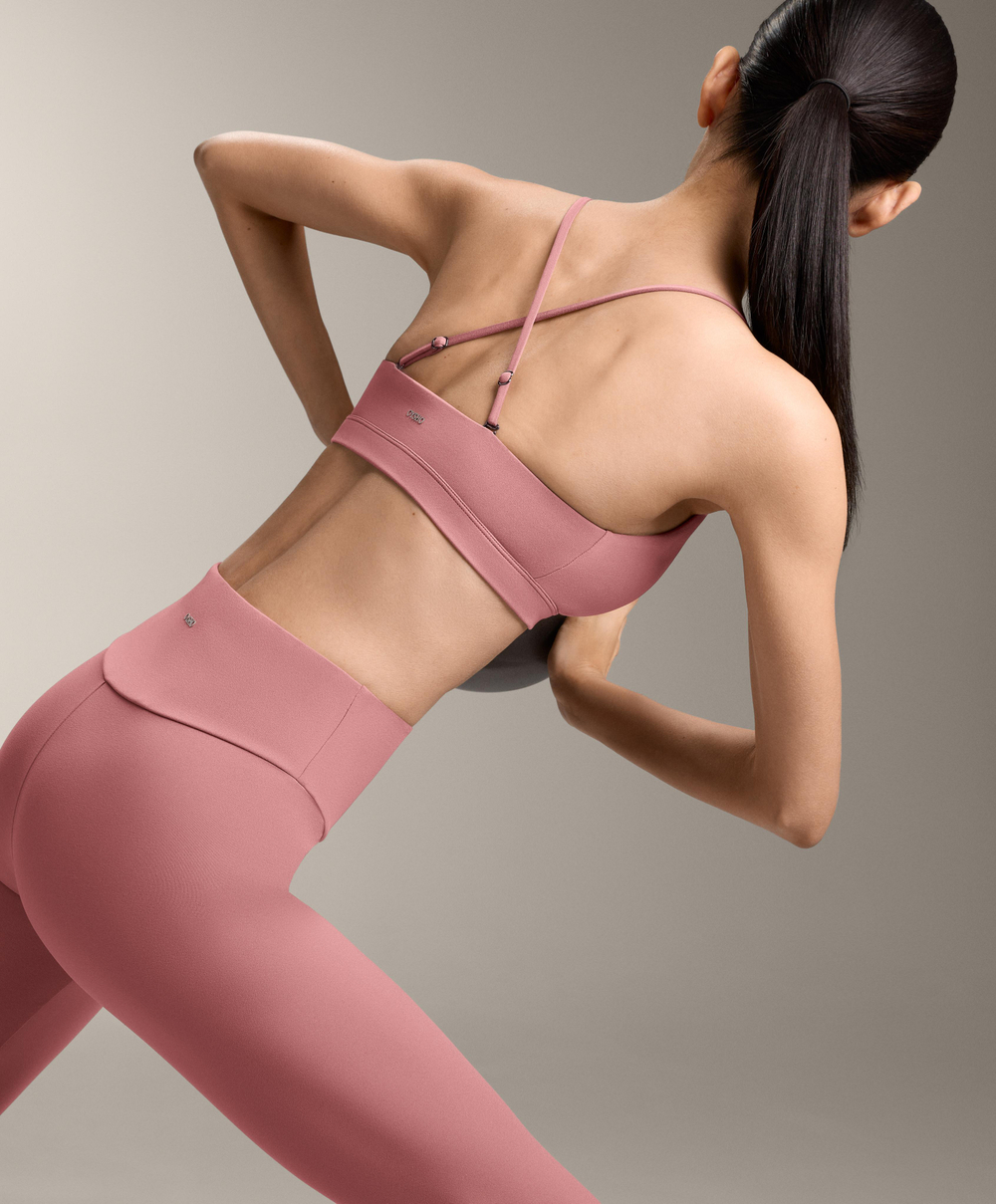 Oysho Спортивный бюстгальтер Comfortlux с перекрещивающимися бретелями и легкой поддержкой, светло-розовый