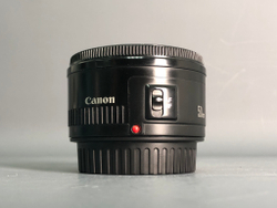 Canon 50mm 1.8 II незначительное количество пыли
