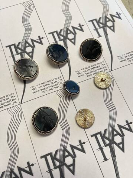 Пуговица металлическая на ножке с выгравированным узором на перламутре (Металл/перламутр, Золото металл/серо-черный перламутр и птичка на ветке, 18)