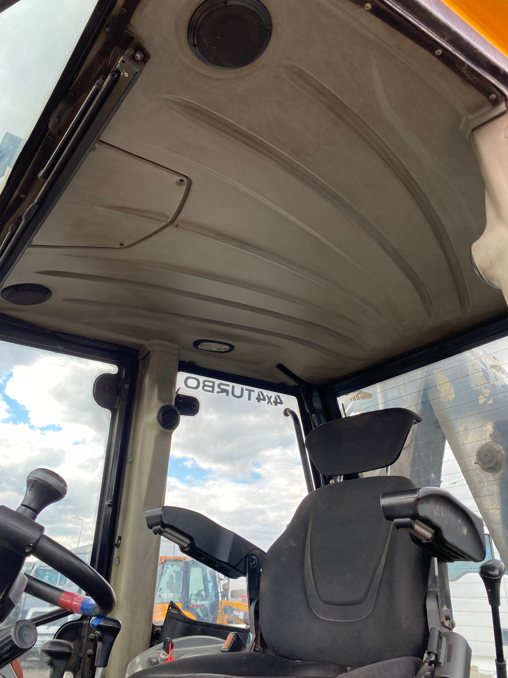 Cukurova 884 Экскаватор-погрузчик 884 (Дизельный, 4,4 л., 101 л.с.)