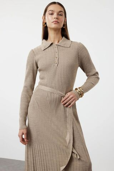Вязаное трикотажное платье с воротником-поло из норки и поясом TCTAW25EB00006