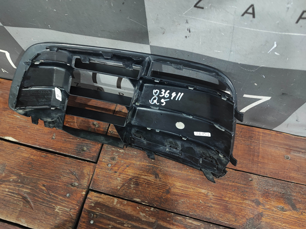 Решётка бампера правая Audi Q5 (FY) 17-нв Б/У Оригинал 80A807682D