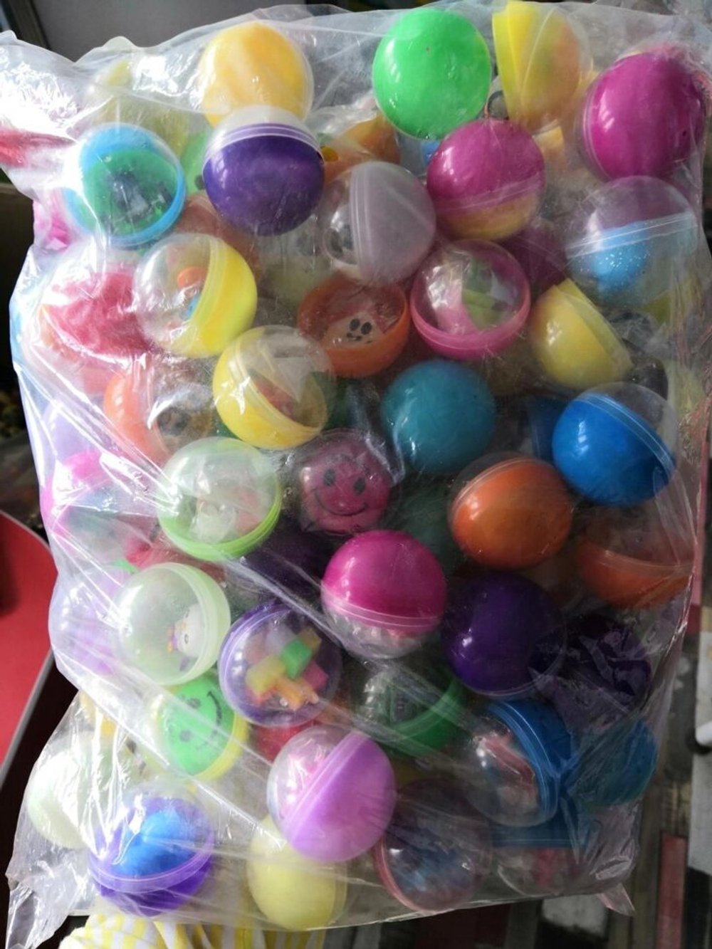 Игрушки в капсулах 45 мм класса А