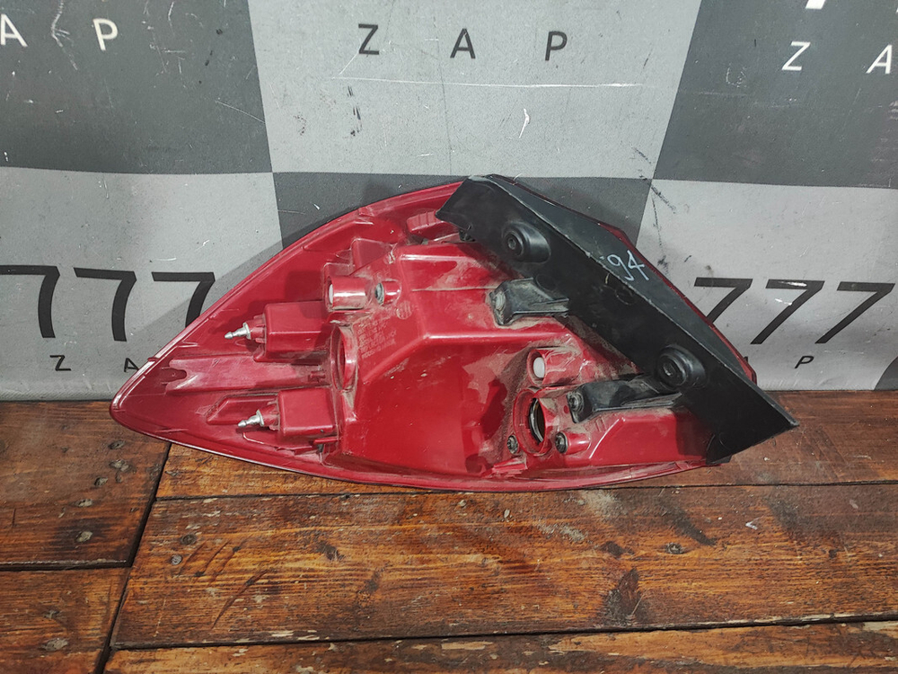 Фонарь задний правый целый Kia Ceed 2 (JD) Оригинал 92402A2000