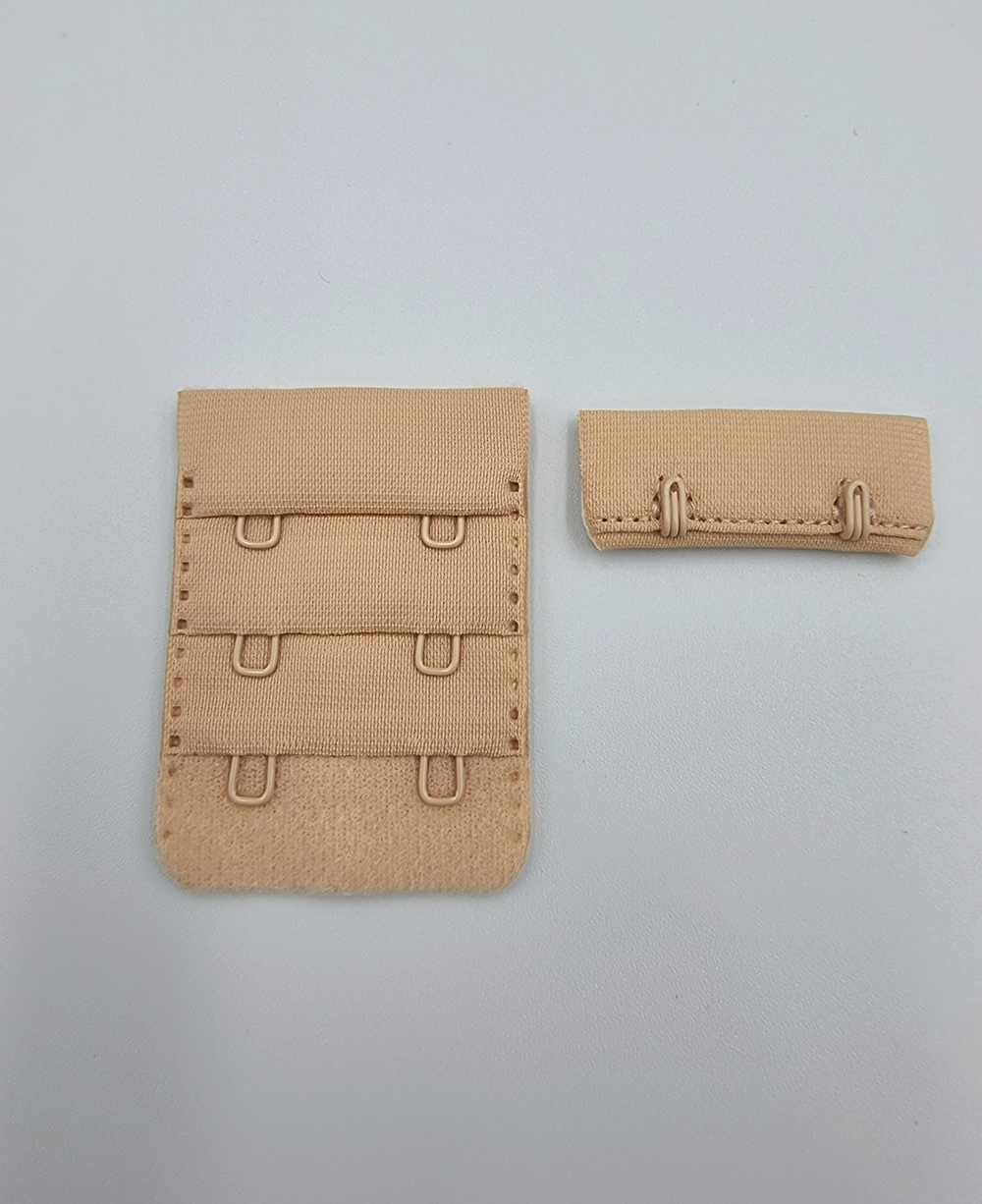 Застёжка тканевая на 2 крючка загар 38 мм (Pantone 15-1220 TPX)