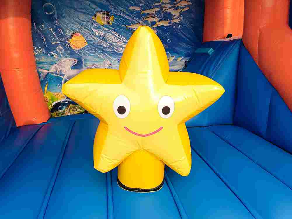 Надувная водная горка «Звезда» с бассейном, 5*4,5*3,5 м