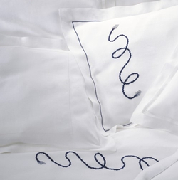 Пододеяльник 180х200 Christian Fischbacher Luxury Nights Wave 569 золотая вышивка Швейцария детали