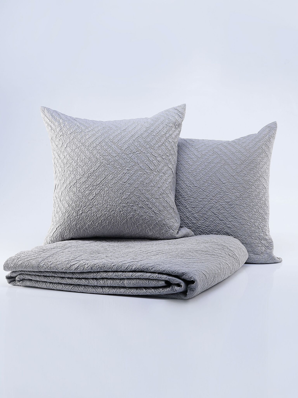 Покрывало 240х260 и 2 декоративные подушки 45х45 Claire Batiste Tilt Greg серые