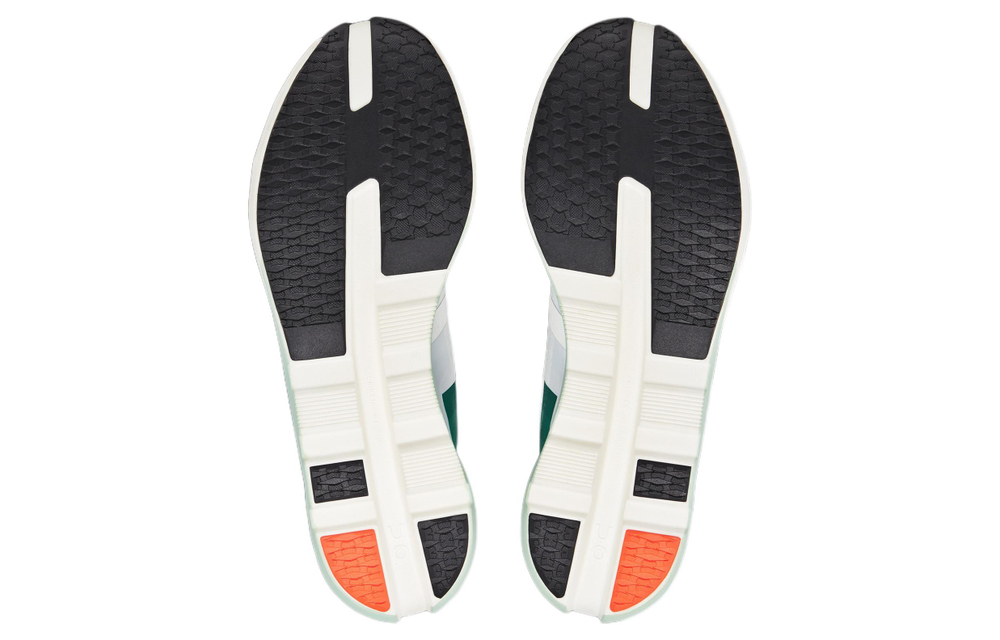 On Cloudboom Echo 3 Undyed